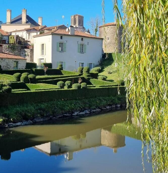 Le Pavillon Bleu Vouvant - Gite Maison Exterior foto